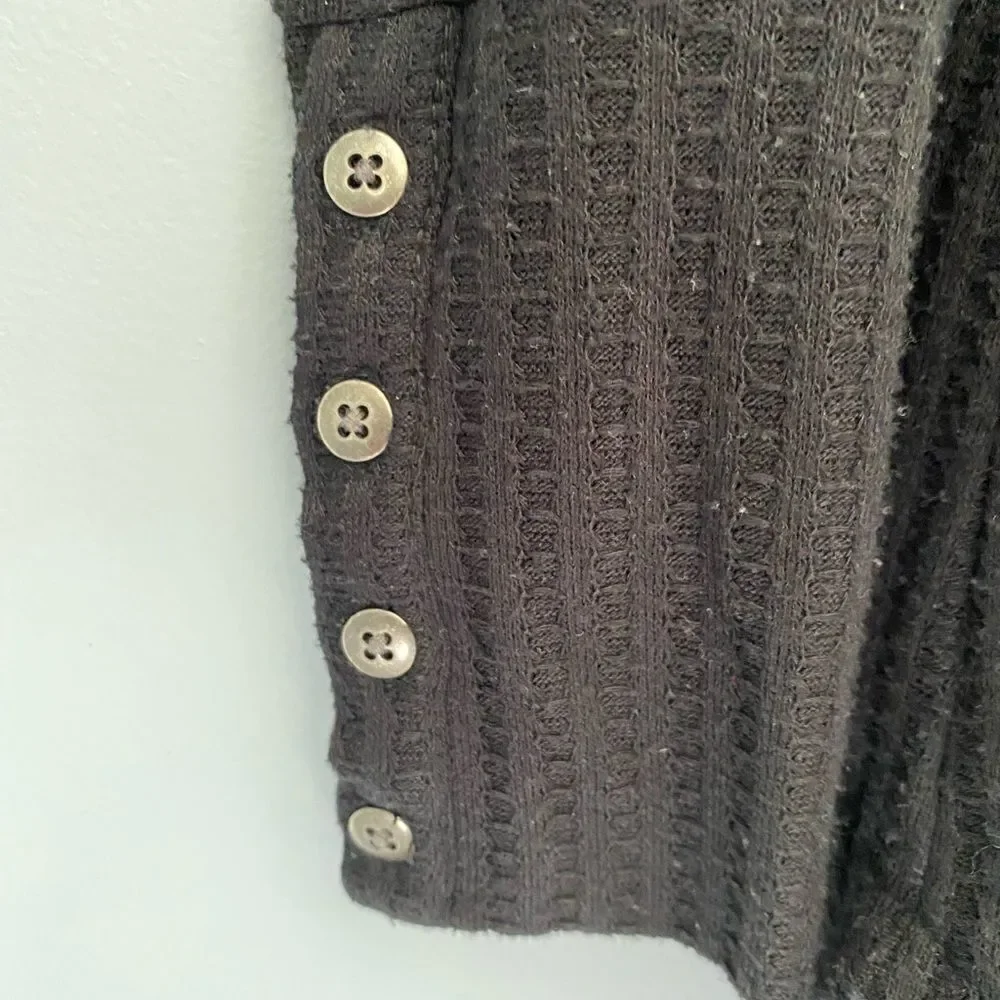 Chaser women’s black waffle long sleeve knit button cuff top